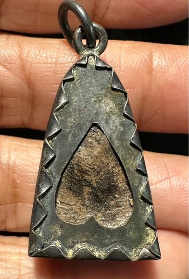 พระผงสุพรรณพิมพ์หน้าแก่ เลี่ยมเก่าเดิม รูปที่ 8