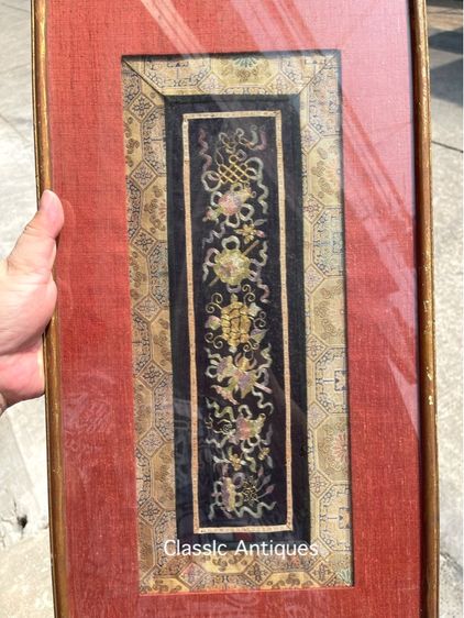 ภาพปัก ลายอาวุธเซียน ดิ้นทองจีนโบราณ เก่าสะสม รูปที่ 9