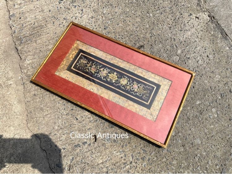 ภาพปัก ลายอาวุธเซียน ดิ้นทองจีนโบราณ เก่าสะสม รูปที่ 2