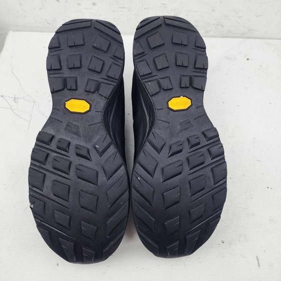 รองเท้า Arc teryx เบอร์ EU 40.5 cm 25.5 คนเท้า 25 -26.5 cm ใส่ได้ครับ สภาพพื้นเต็ม สภาพดีมาก เบามาก ทรงสวย ตัดเย็บดีมาก หายากน่าสะลมครับ รูปที่ 5