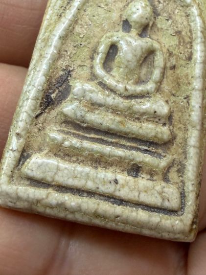 พระสมเด็จวัดระฆังพิมพ์ใหญ่ เนื้อขาวนมข้น เเก่ปูนเปลือกหอย เนื้อเเข็งเเกร่งหนืบนุ่ม เเตกลายละเอียด ซุ้มหวายฝ่าซีก รักษ์เก่า รูปที่ 5