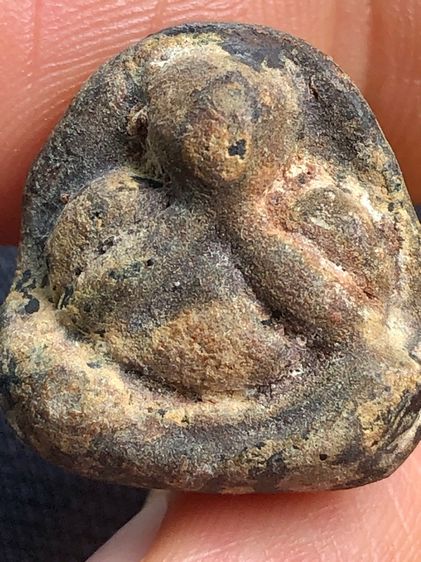 พระปิดตาหลวงพ่อโตวัดเนิน หนึ่งในพระปิดตาห้าเสือเมืองชลบุรี เนื้อเก่าๆผิวหิ้งเดิมๆ อายุพระร่วม100กว่าปีถึงยุคเรื่องความเก่า