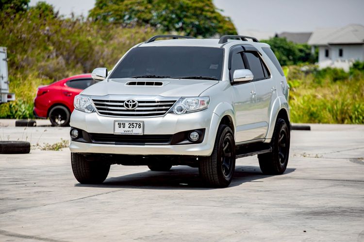 รถ Toyota Fortuner 2.5 G สี เทา