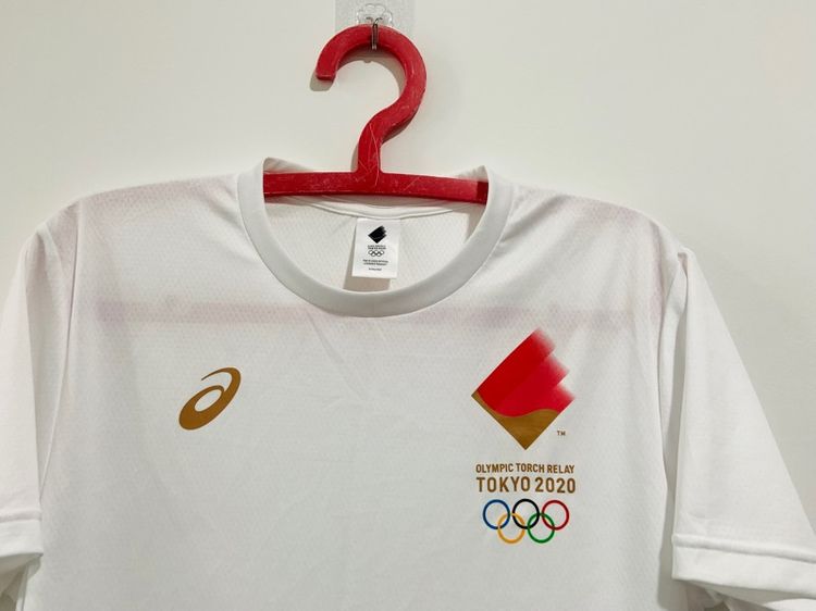 เสื้อยืด Asics แท้ 💯 size L ขนาดอก 21 ยาว 27.5 นิ้ว สภาพใหม่มาก ทรงสวย ดีเทลคอสวย เนื้อผ้านิ่มมาก หายากน่าสะสมครับ รูปที่ 2