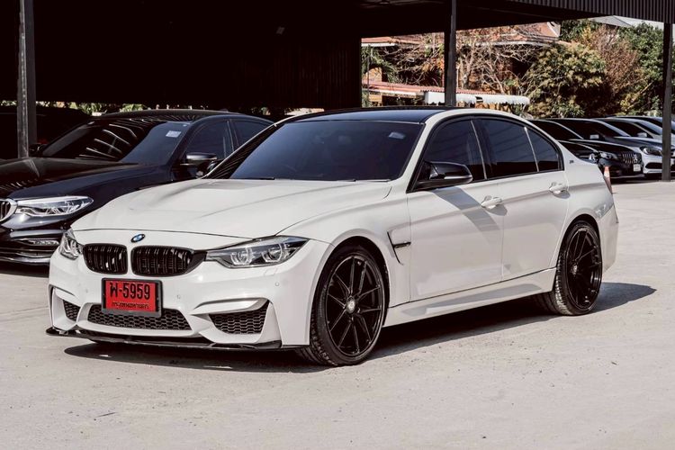 รถ BMW Series 3 330e สี ขาว