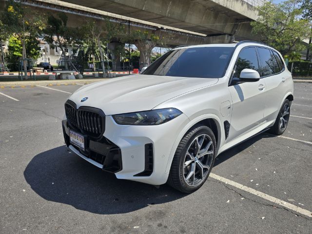 รถ BMW X5 xDrive 50e LCI M Sport สี ขาว