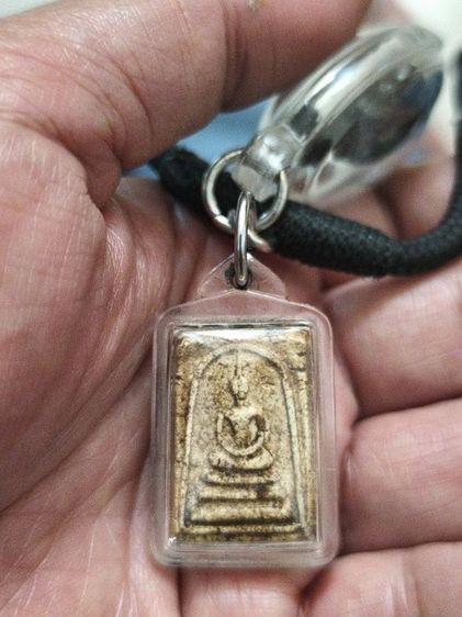 พระสมเด็จคะแนน ขนาด 1.00 ซม คูณ 1.70 ซม.เก่ามากคราบกรุจัด ไม่ทราบที่ ดูความเก่าแก่ร่วมร้อยปี