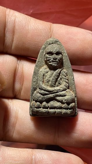 หลวงปู่ทวดเนื้อว่านสวยมากพิมพ์ชัดตามรูปไม่ทราบรุ่น