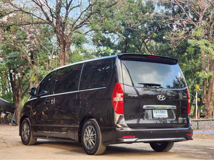 Hyundai H-1 2023 2.5 Elite Plus Van ดีเซล ไม่ติดแก๊ส เกียร์อัตโนมัติ น้ำตาล รูปที่ 3
