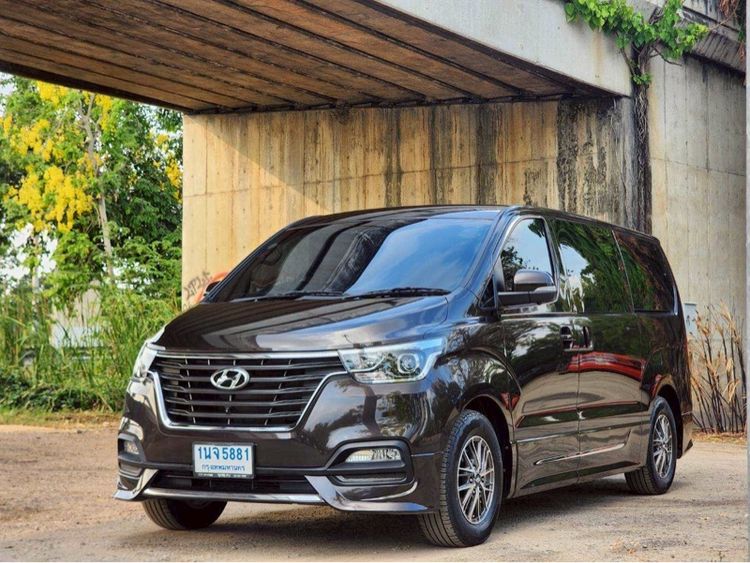 Hyundai H-1 2023 2.5 Elite Plus Van ดีเซล ไม่ติดแก๊ส เกียร์อัตโนมัติ น้ำตาล รูปที่ 2