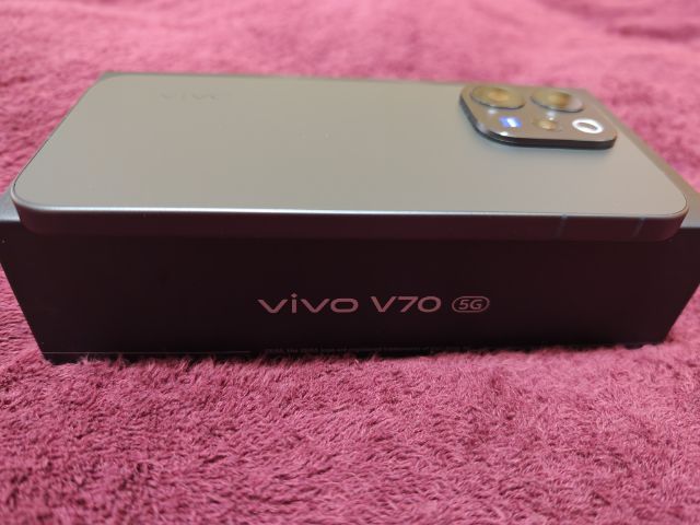 VIVO V70 5G สีดำ Ram8 Rom256 เครื่องศูนย์ไทย อุปกรณ์แท้ครบกล่อง เครื่อง 10 วัน สภาพสวยเหมือนใหม่ ประกันยาว รูปที่ 5