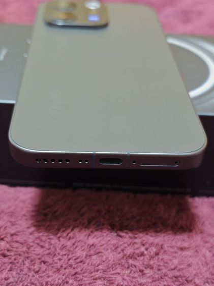 VIVO V70 5G สีดำ Ram8 Rom256 เครื่องศูนย์ไทย อุปกรณ์แท้ครบกล่อง เครื่อง 10 วัน สภาพสวยเหมือนใหม่ ประกันยาว รูปที่ 4