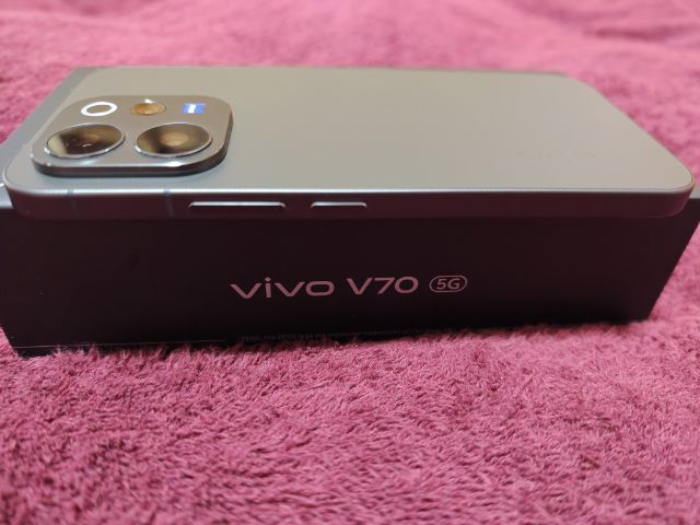 VIVO V70 5G สีดำ Ram8 Rom256 เครื่องศูนย์ไทย อุปกรณ์แท้ครบกล่อง เครื่อง 10 วัน สภาพสวยเหมือนใหม่ ประกันยาว รูปที่ 6
