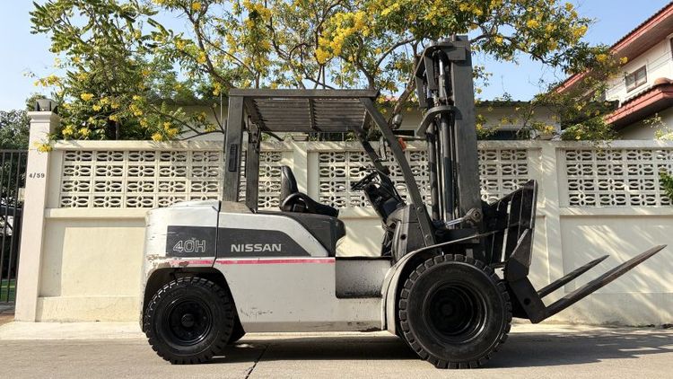 ขาย รถฟอร์คลิฟท์ Nissan 4 ตัน เสา 4 เมตร งาเท งายาว 1.20 เมตร ราคา 295,000 บาท  รูปที่ 2