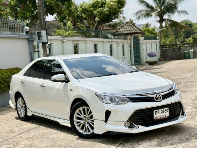 รถ Toyota Camry 2.5 G สี ขาว
