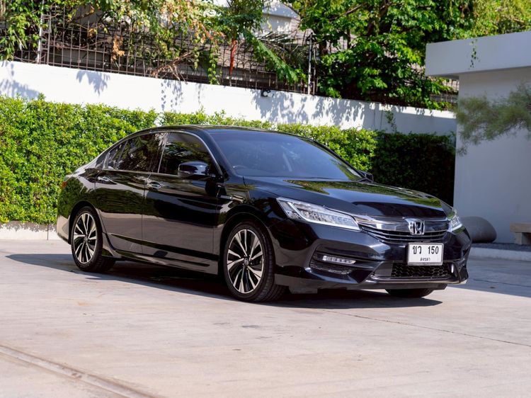 รถ Honda Accord 2.0 Hybrid Tech สี ดำ
