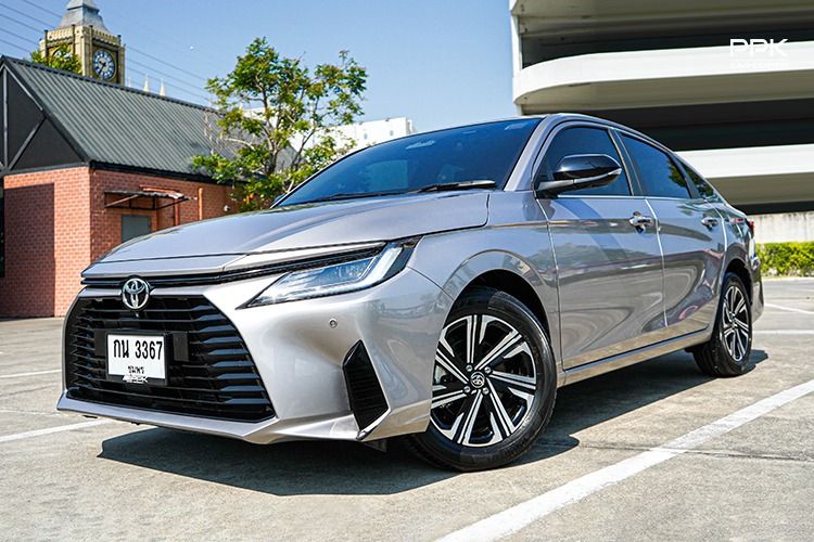 รถ Toyota Yaris ATIV 1.2 Premium Luxury สี เทา