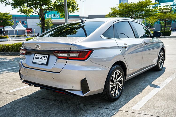 Toyota Yaris ATIV 2025 1.2 Premium Luxury Sedan เบนซิน ไม่ติดแก๊ส เกียร์อัตโนมัติ เทา รูปที่ 4