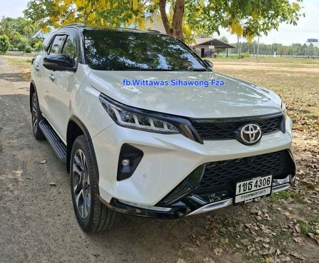 Toyota Fortuner 2020 2.4 Legender Utility-car ดีเซล ไม่ติดแก๊ส เกียร์อัตโนมัติ ขาว รูปที่ 2