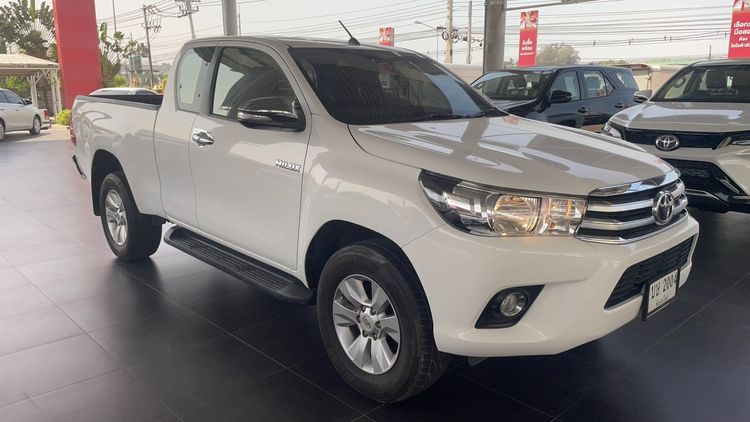 รถ Toyota Hilux Revo 2.4 G Prerunner สี ขาว