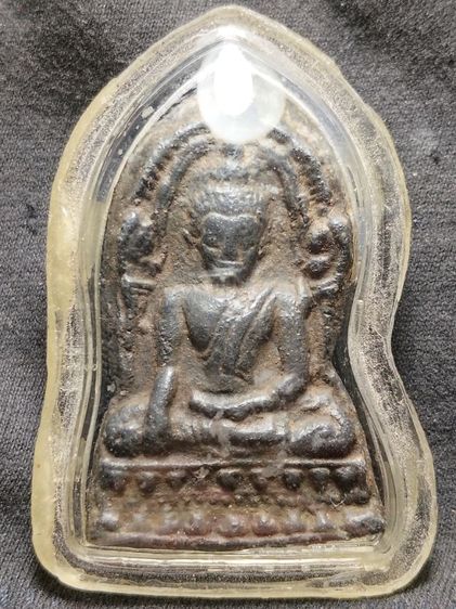 พระพุทธชินราชใบเสมาเนื้อชินครับ