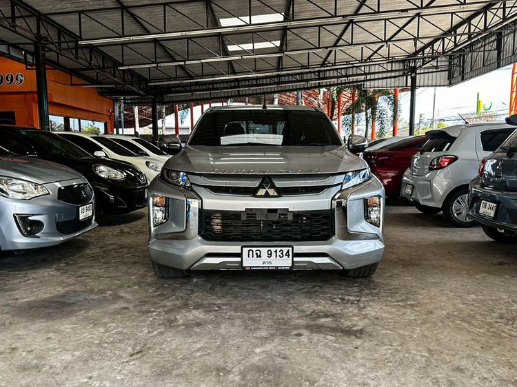 Mitsubishi Triton 2022 2.5 GLX Pickup ดีเซล ไม่ติดแก๊ส เกียร์ธรรมดา บรอนซ์เงิน รูปที่ 2