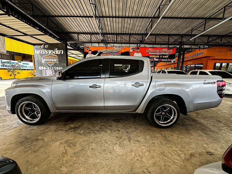 Mitsubishi Triton 2022 2.5 GLX Pickup ดีเซล ไม่ติดแก๊ส เกียร์ธรรมดา บรอนซ์เงิน รูปที่ 4