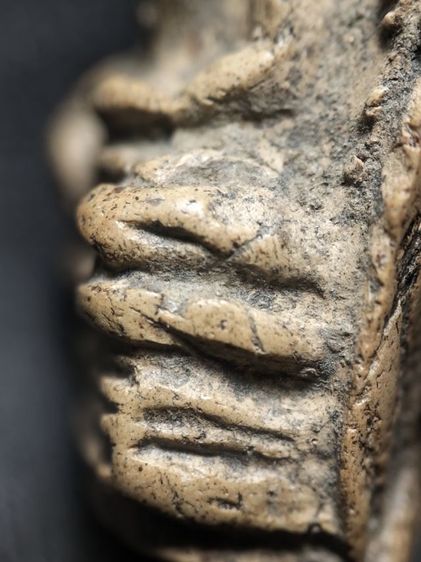 พระรอดลำพูนพิมพ์ใหญ่เนื้อละเอียดแน่นสวยๆครับ รูปที่ 13