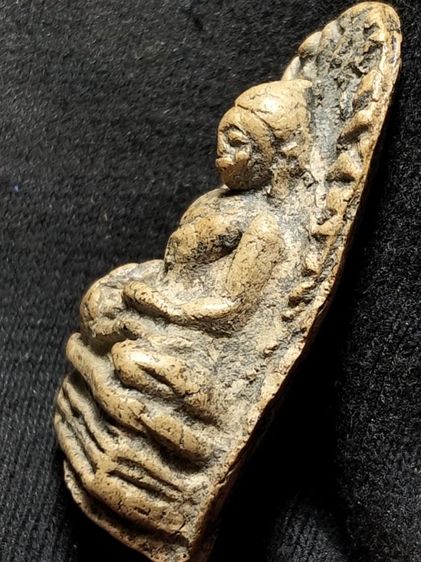 พระรอดลำพูนพิมพ์ใหญ่เนื้อละเอียดแน่นสวยๆครับ รูปที่ 11