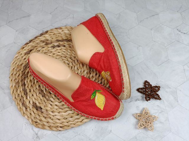 รองเท้ามือสอง รูปที่ 2