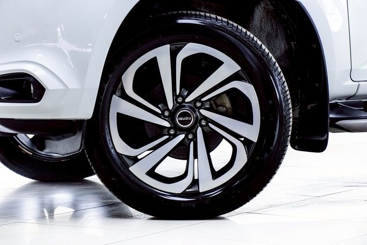 Isuzu MU-X 2021 3.0 Ultimate AT 4WD Utility-car ดีเซล ไม่ติดแก๊ส เกียร์อัตโนมัติ ขาว รูปที่ 4