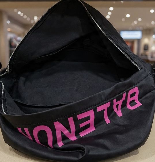 BALENCIAGA  Explorer Backpack ,Everyday Logo Backpack รูปที่ 9