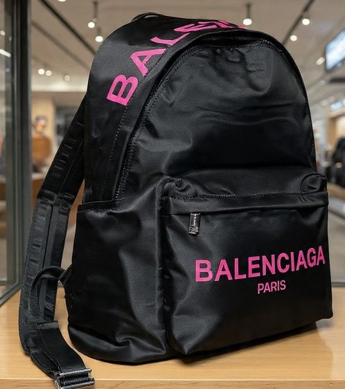 BALENCIAGA  Explorer Backpack ,Everyday Logo Backpack รูปที่ 5