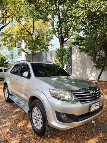 Toyota Fortuner 2012 2.5 V VNT 2WD Champ Midnight Shine Sedan เบนซิน LPG เกียร์อัตโนมัติ บรอนซ์เงิน รูปที่ 2