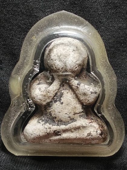 พระปิดตาเก่าเลี่ยมเดิมครับ