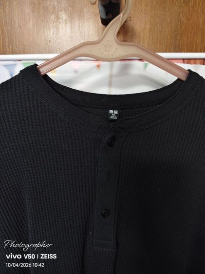 คอกลมมีกระดุมแขนยาว uniqlo ดำ สภาพเหมือนใหม่ xxl. ขาย 380 บาทรวมส่งครับ รูปที่ 3