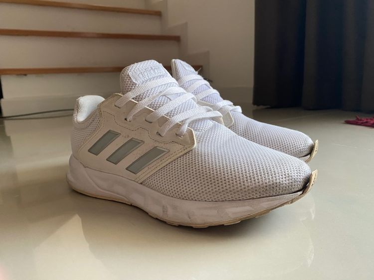 รองเท้าผ้าใบสีขาว รูปที่ 6