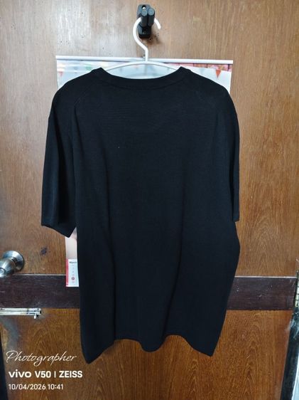 คมกลม ดำ แขนสั้น uniqlo. Xl. สภาพเหมือนใหม่ ขาย 320 บาทรวมส่งครับ รูปที่ 3
