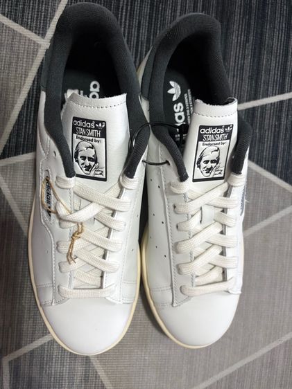 รองเท้า Adidas 