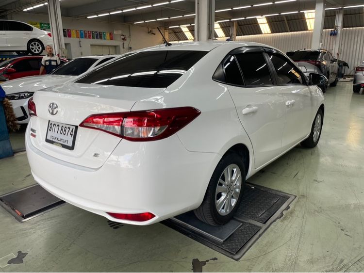 Toyota Yaris ATIV 2017 1.2 E Sedan เบนซิน ไม่ติดแก๊ส เกียร์อัตโนมัติ ขาว รูปที่ 3