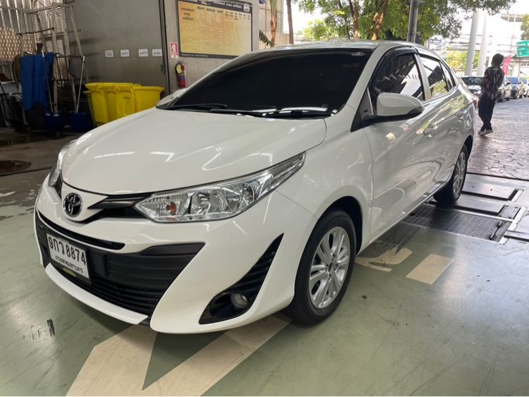 Toyota Yaris ATIV 2017 1.2 E Sedan เบนซิน ไม่ติดแก๊ส เกียร์อัตโนมัติ ขาว รูปที่ 2