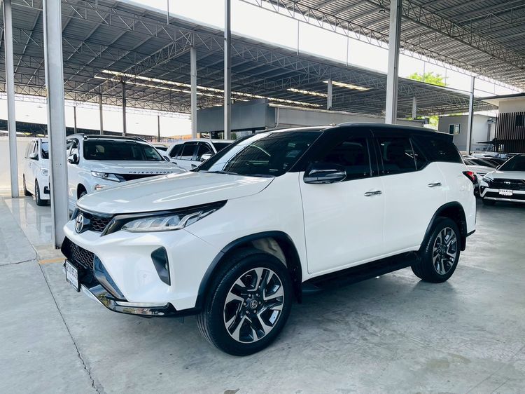 Toyota Fortuner 2021 2.4 Legender Black Top Utility-car ดีเซล ไม่ติดแก๊ส เกียร์อัตโนมัติ ขาว