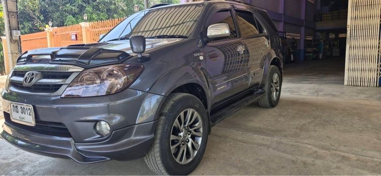 รถ Toyota Fortuner 3.0 G 4WD สี เทา