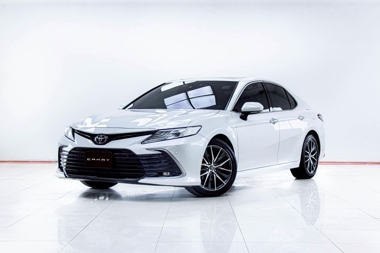 รถ Toyota Camry 2.5 Premium สี ขาว