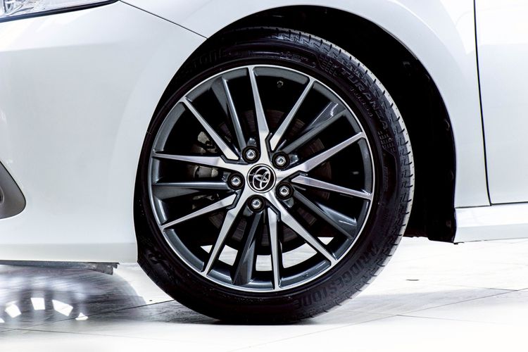 Toyota Camry 2023 2.5 Premium Sedan เบนซิน ไม่ติดแก๊ส เกียร์อัตโนมัติ ขาว รูปที่ 4