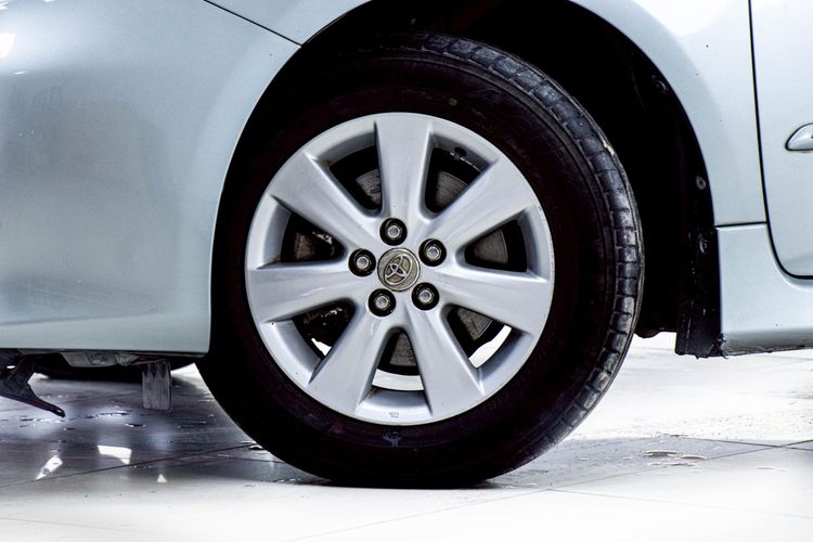 Toyota Altis 2010 1.6 E Sedan เบนซิน NGV เกียร์อัตโนมัติ เทา รูปที่ 4