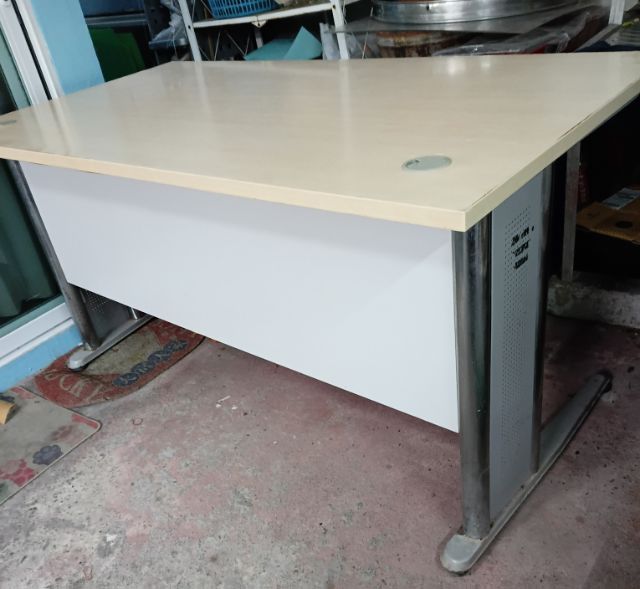 โต๊ะ ทำงาน แบรนด์ LOGICA