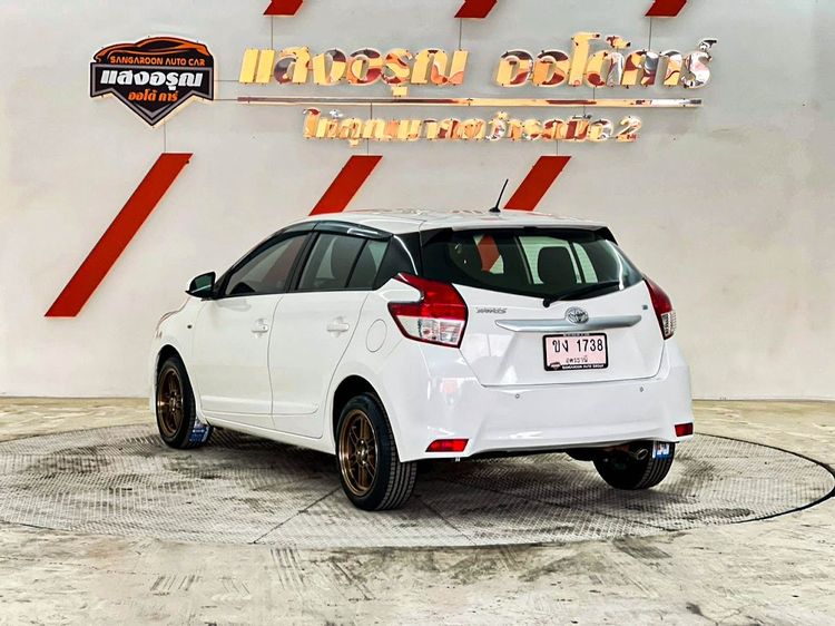 Toyota Yaris 2017 1.2 E Sedan เบนซิน ไม่ติดแก๊ส เกียร์อัตโนมัติ ขาว รูปที่ 4
