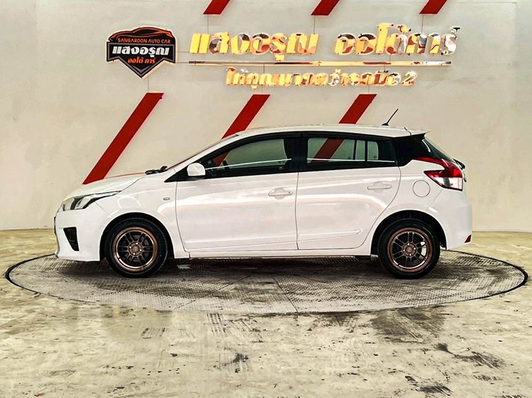Toyota Yaris 2017 1.2 E Sedan เบนซิน ไม่ติดแก๊ส เกียร์อัตโนมัติ ขาว รูปที่ 3