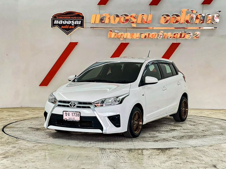 รถ Toyota Yaris 1.2 E สี ขาว